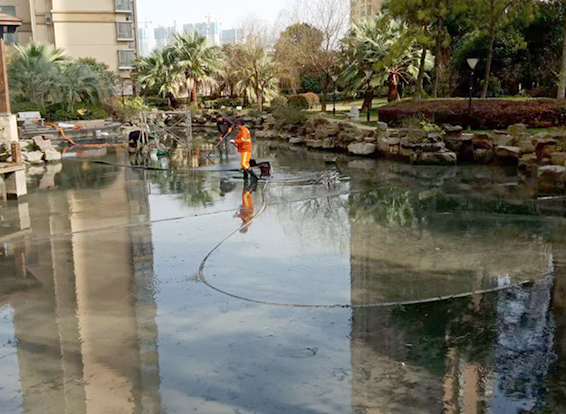 金城江景观池淤泥清理